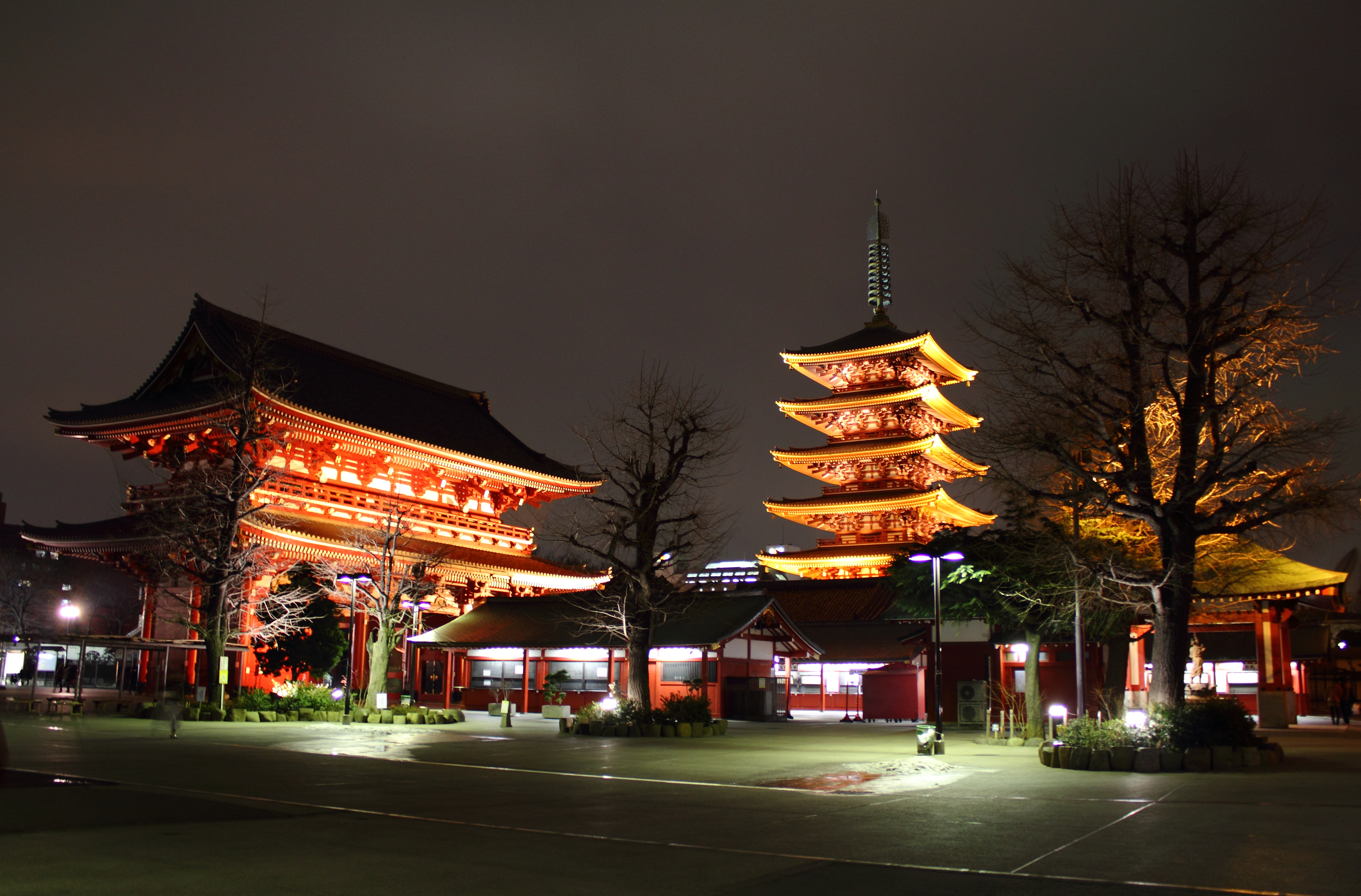 淺草寺（浅草寺）夜景 — 寶藏門（宝蔵門）與五重塔點燈