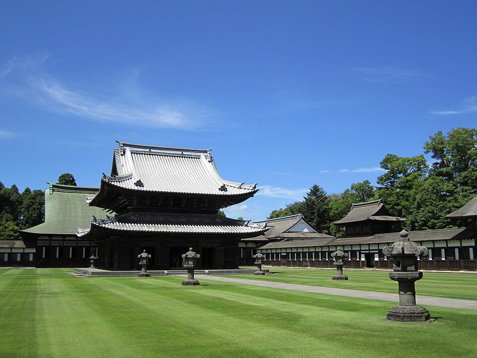 瑞龍寺全景，국宝の七堂伽藍と白石砂利の前庭が広がる高岡を代表する仏教寺院