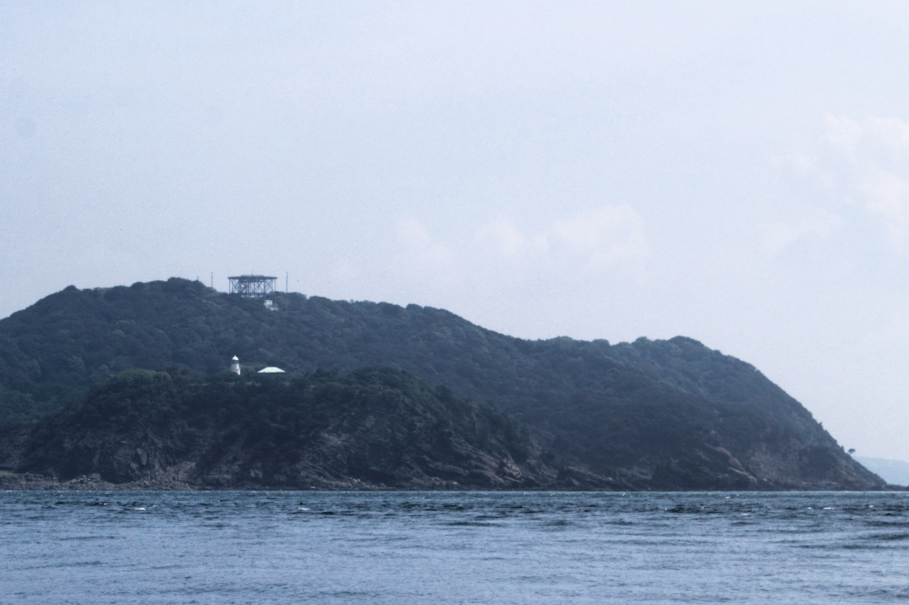 友ヶ島燈塔遠景，紀淡海峽的無人島要塞，廢墟景觀
